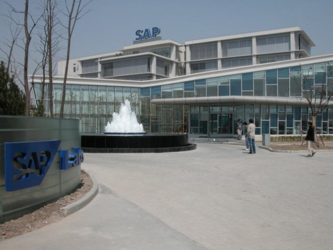 與此同時(shí)，網(wǎng)絡(luò)營銷公司的互動(dòng)性也使消費(fèi)者獲得信息的能力增強(qiáng)，使得營銷外包實(shí)施差別定價(jià)的過程中也存在著一定的風(fēng)險(xiǎn)